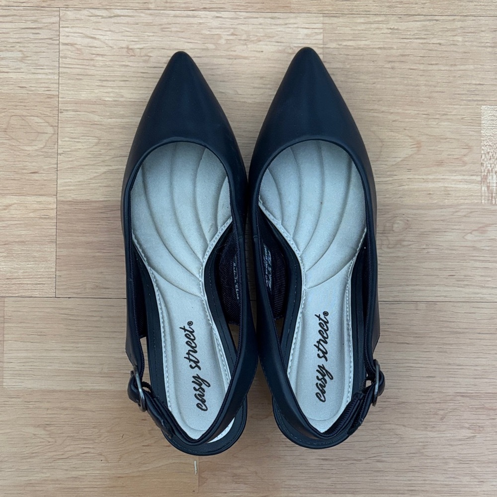 Easy Street Women's Black Slingback Heels